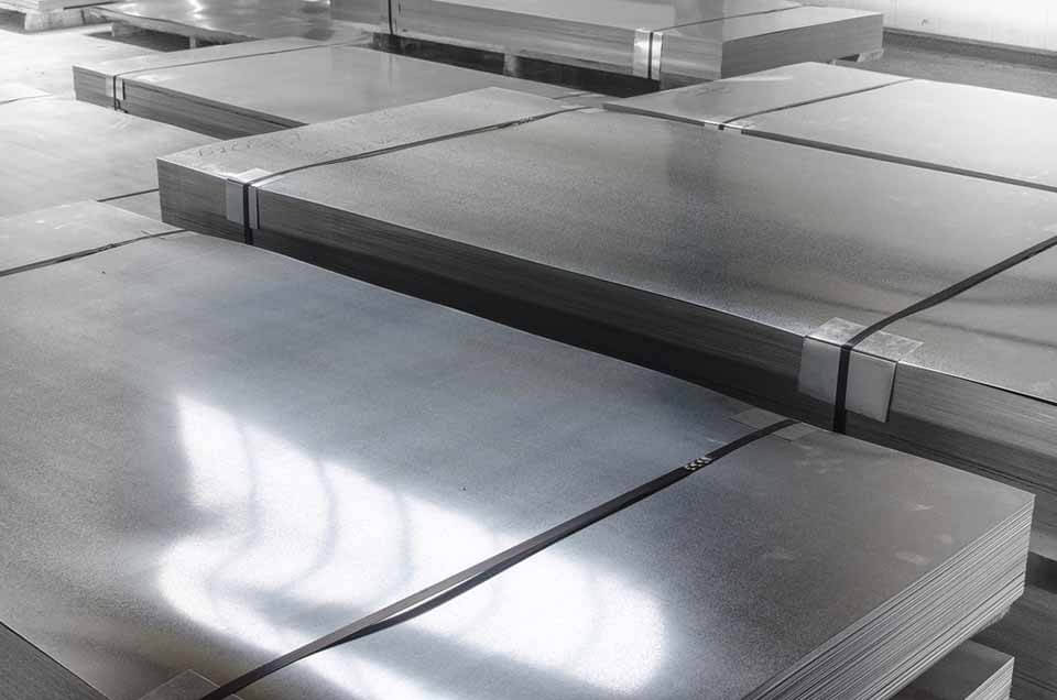 Cold rolled steel plates stacked on pallets – CoreMet Steel precision flat products